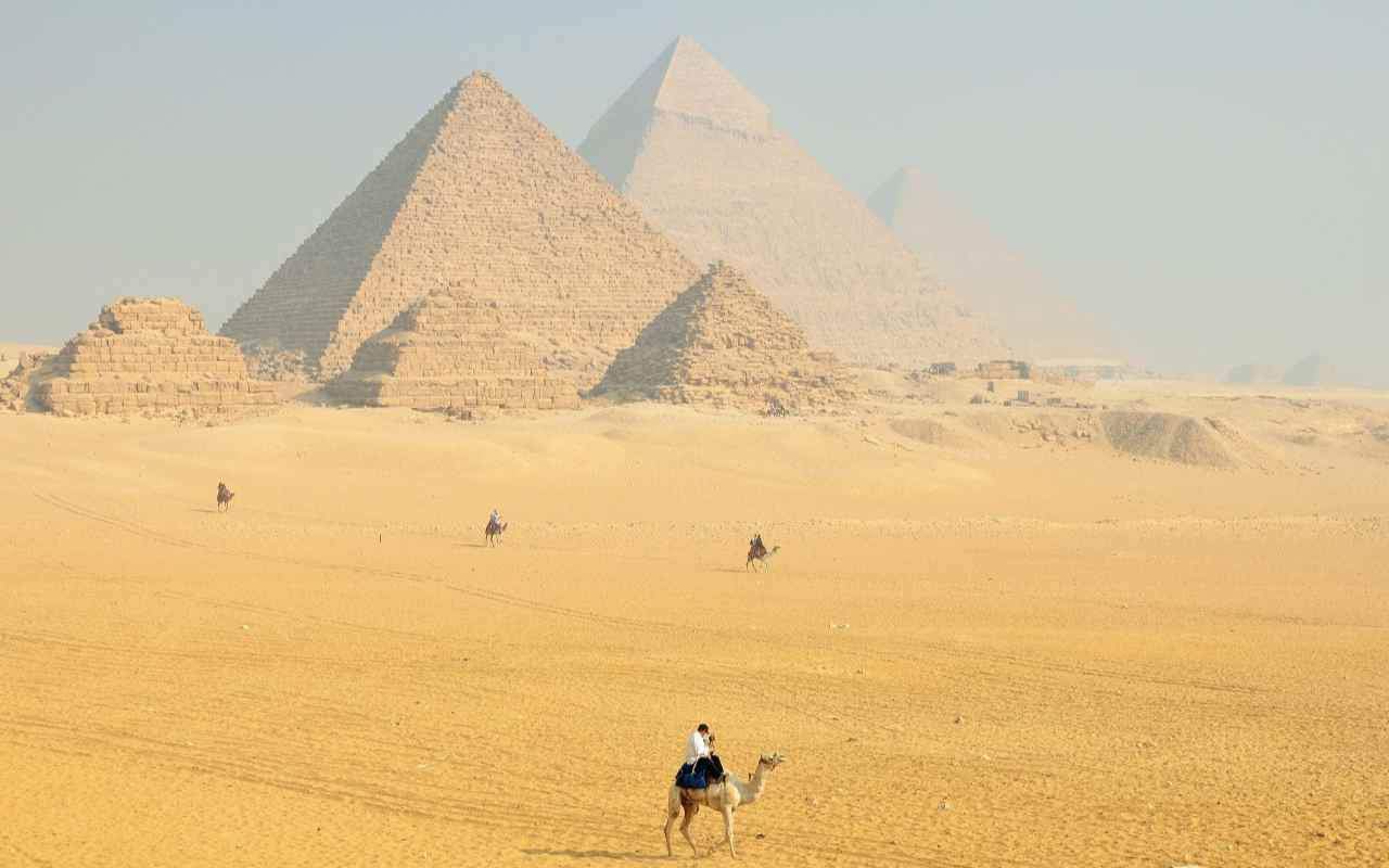 الاهرامات المصرية كيف تم بنائها ولماذا؟