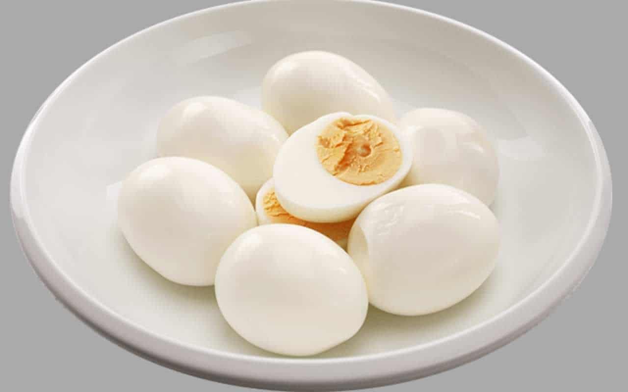 ماهي فوائد البيض المسلوق وعلى ماذا يحتوي من فيتامينات وعناصر غذائية