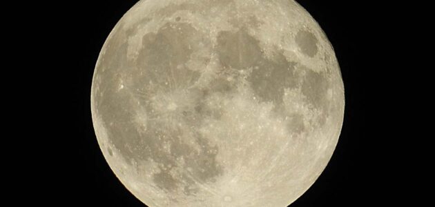معلومات عن جاذبية القمر ومدى تأثيرها على الأرض